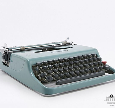 Olivetti Lettera 22 Typewriter