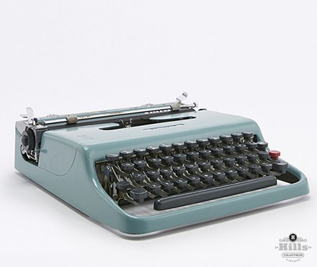 Olivetti Lettera 22 Typewriter